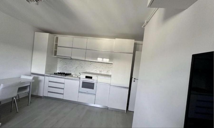 Apartament cu 3 camere decomandat în Exterior Vest