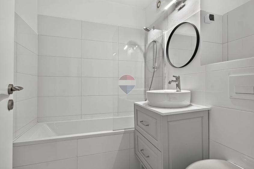 Apartament cu 4 camere decomandat, mobilat în Polivalentă