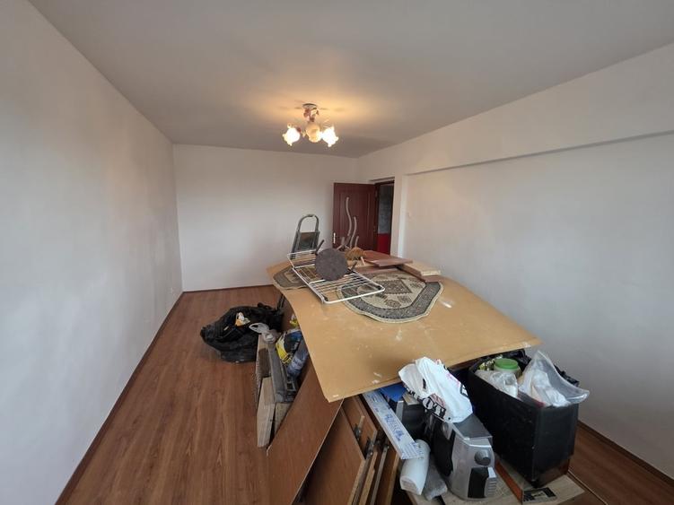 Apartament cu 3 camere decomandat în Zețarilor