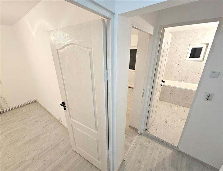 Apartament cu 3 camere decomandat în Tomești
