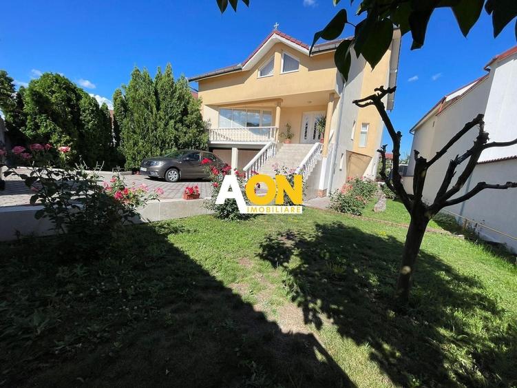 Casă individuală cu 6 camere cu Canalizare în Cetate