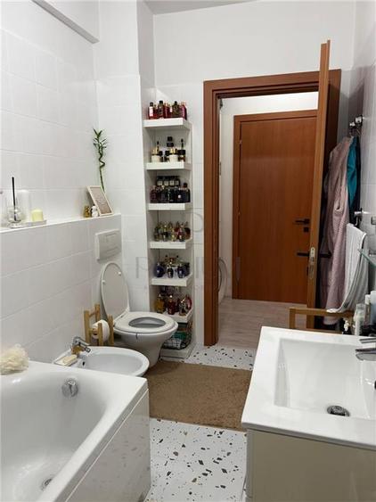 Apartament cu 2 camere semidecomandat, mobilat în Torontalului