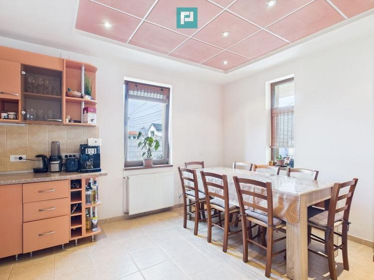 Casă cu 5 camere cu Teren 431 Mp în Aradului