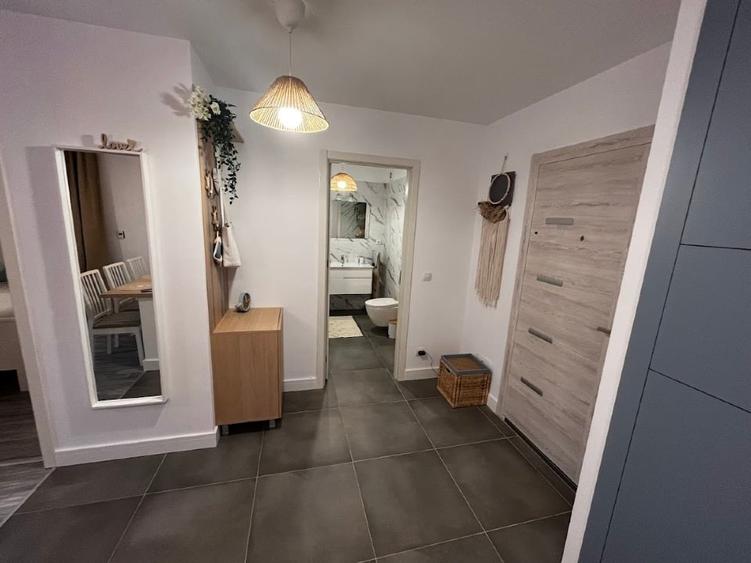 Apartament cu 2 camere, mobilat în Central
