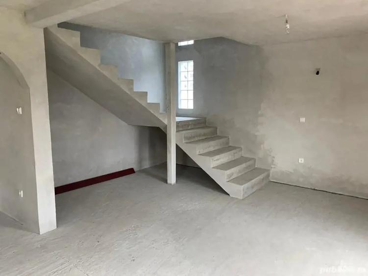 Casă cu 3 camere cu Teren 900 Mp în Teișani