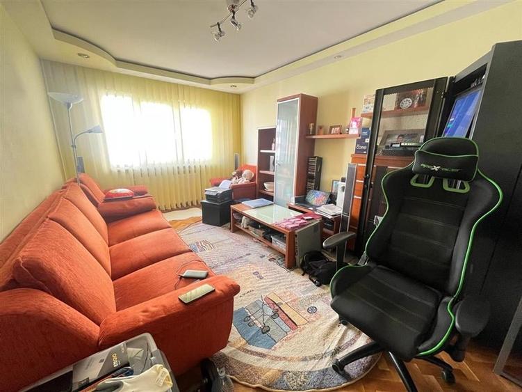 Apartament 3 camere decomandat si pivnita zona Vasile Aaron - 1