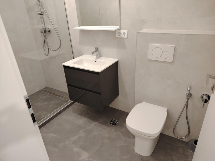 Inchiriez ap 2 camere decomandate central - 1