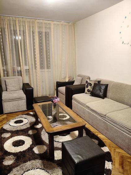 Inchiriez apartament 2 camere zona centrala - 1