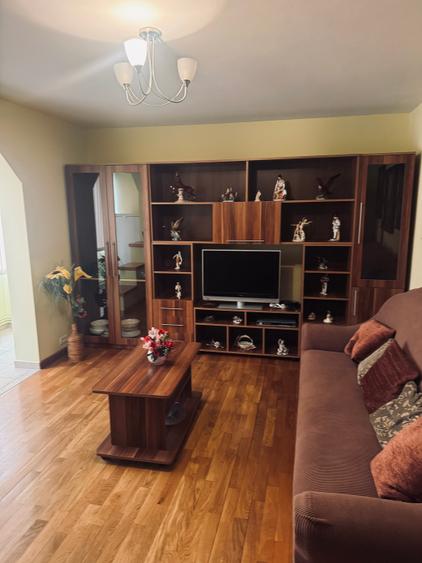 Apartament cu 3 camere decomandat în Șagului