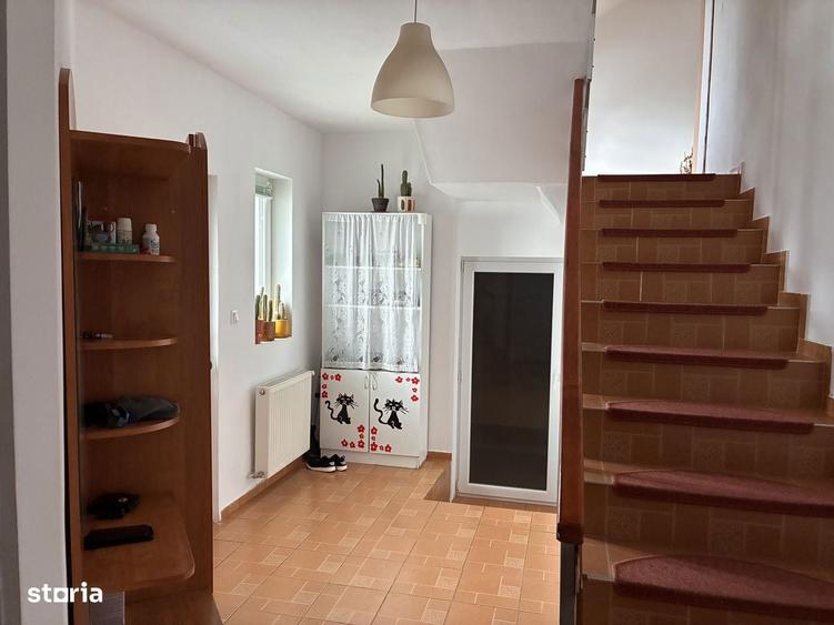 Casă cu 5 camere cu Teren 540 Mp în Sânmihaiu Român