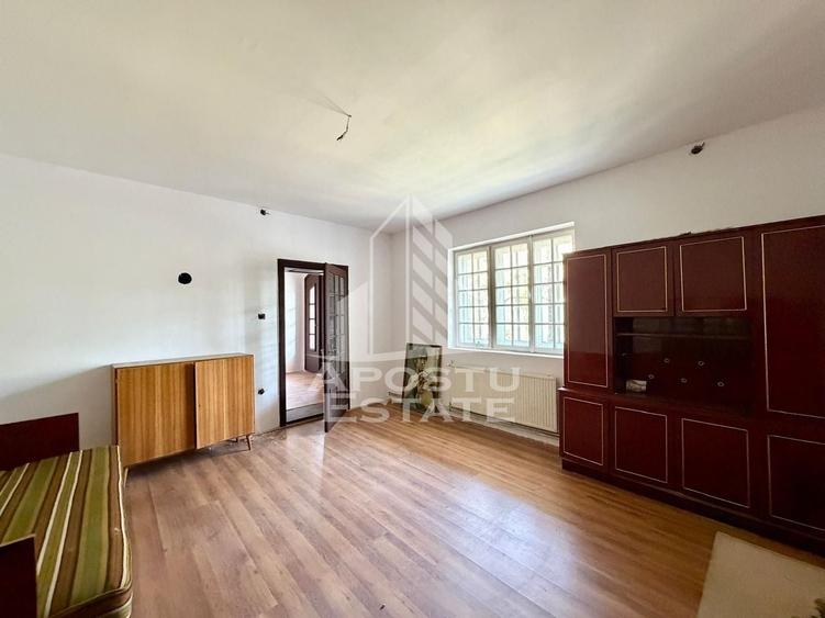 Casă individuală cu 7 camere cu Canalizare în Sânandrei