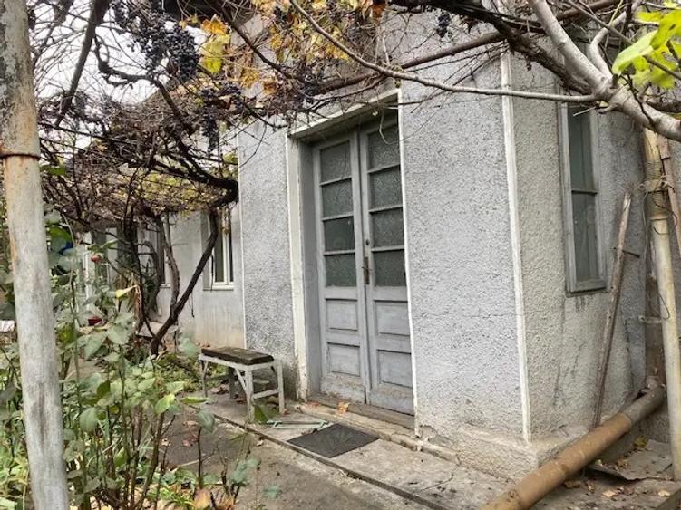 Casa 88mp + curte 200mp, Pieptanari sect.5 185000 eur - 4