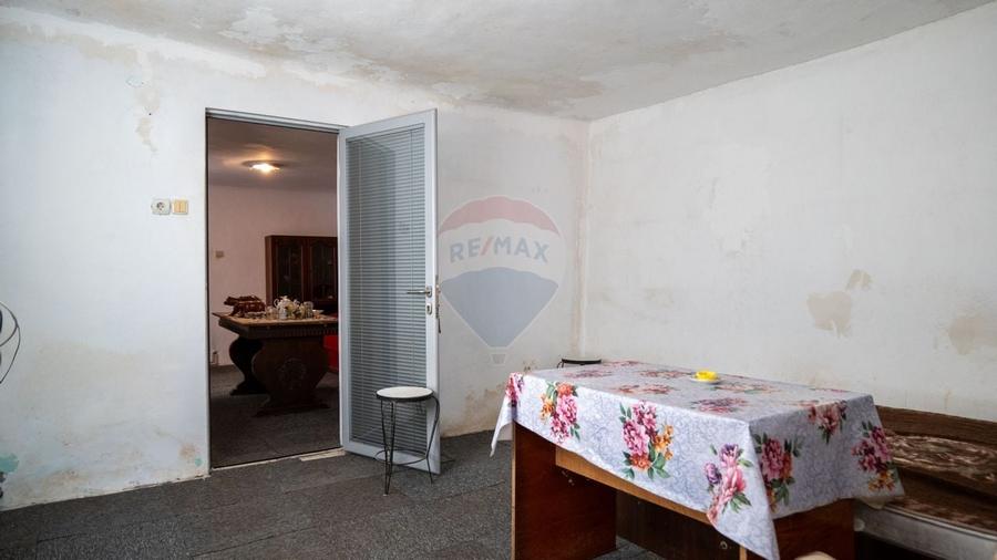 Oferta - casă de vânzare  si teren 241 mp, în zona Andronache - 6