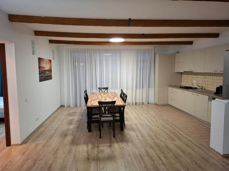 Apartament cu 3 camere decomandat, mobilat în Central
