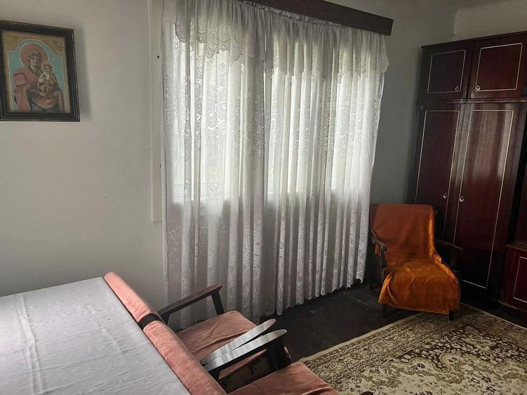 Se vinde casa ideala pentru o familie/locuit permanent . - 4