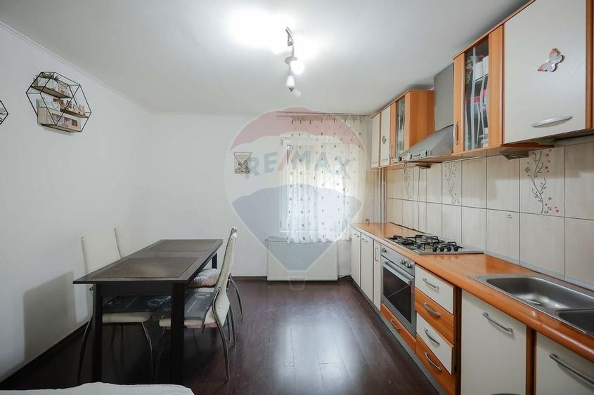 De vânzare apartament cu 1 cameră și spațiu comercial, în zona Decebal - 2