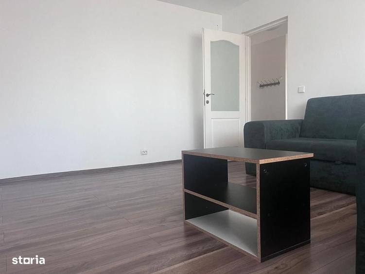 Apartament cu 3 camere decomandat în Micro 4