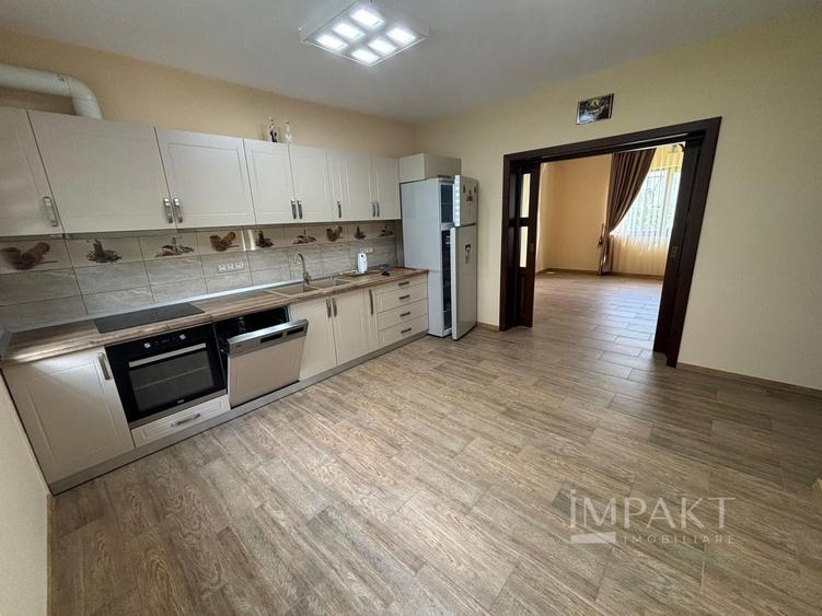 Casă individuală cu 5 camere cu Canalizare în Tăuți