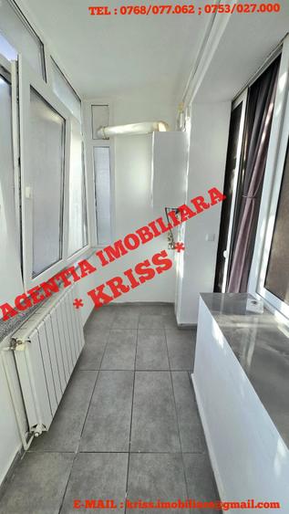 Apartament cu 3 camere semidecomandat în Central