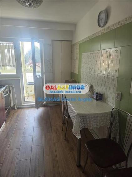 Vindem ap cu 4 camere central-Magnolia , etaj 2, mobilat si utilat Vindem ap cu 4 camere central-Magnolia , etaj 2, mobilat si utilat