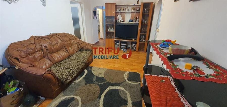 Apartament cu 3 camere decomandat, mobilat în Ampoi 1