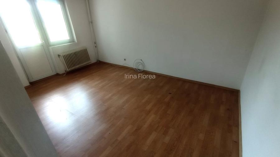 Apartament trei camere  zona Mausoleu