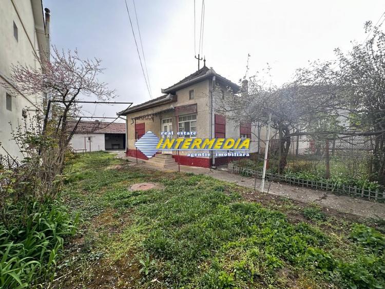 Casa 2 camere cu 920 mp teren Alba Iulia Zona HCC la asfalt toate utilitatiile - 2
