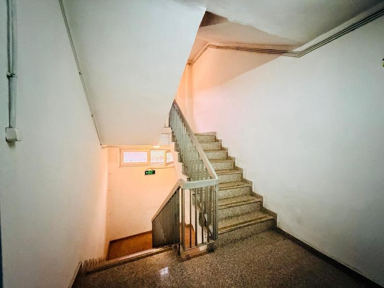 Bloc cu doua etaje de inchiriat, 2200 mp - 5 euro mp, Langa M Dimitrie Leonida - 20