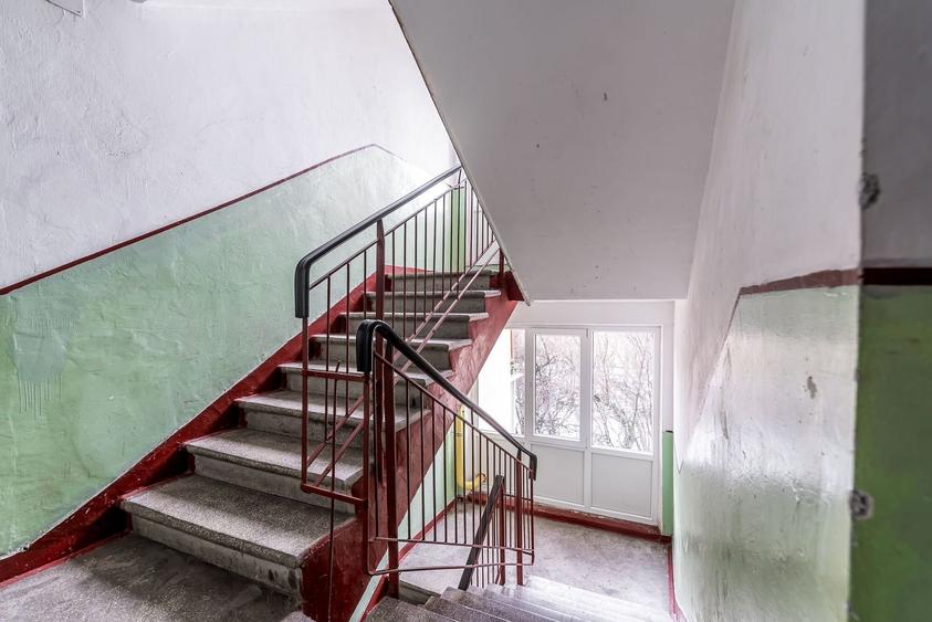 Vandut Garsoniera confort 1 la etajul 2 in confectii Comision 0 - 5