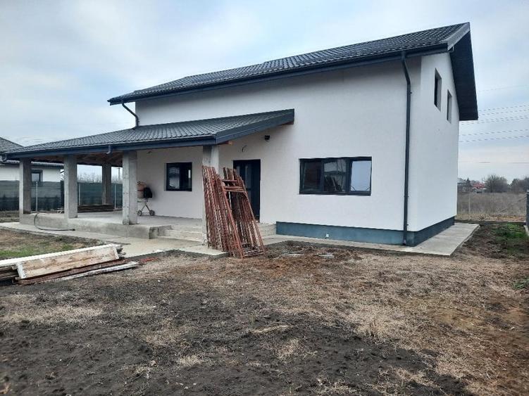 FARA COMISION in Tartasesti casa cu 4 - 5 camere P+E terasa mare camera tehnica - 25