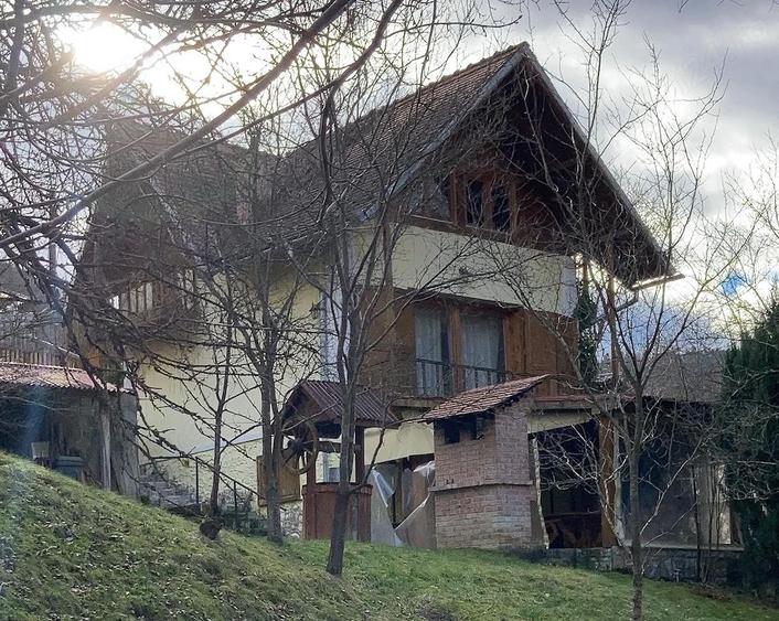 Casa cu padure, rau si cascada Fantanele - 1