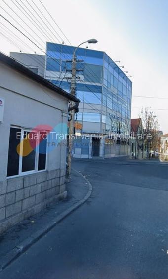 Spatiu comercial 117mp - vitrina stradala, zona cu vad excelent - Centru