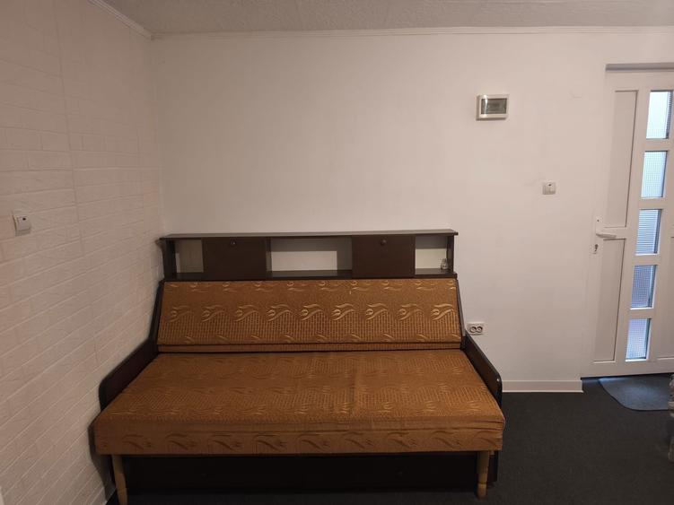 Inchiriez Garsoniera la Curte - 1