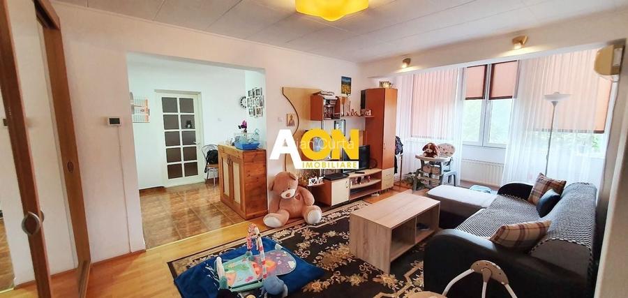 Apartament cu 3 camere semidecomandat în Cetate Apartament cu 3 camere semidecomandat în Cetate