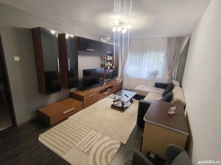 Vand apartament 3 camere