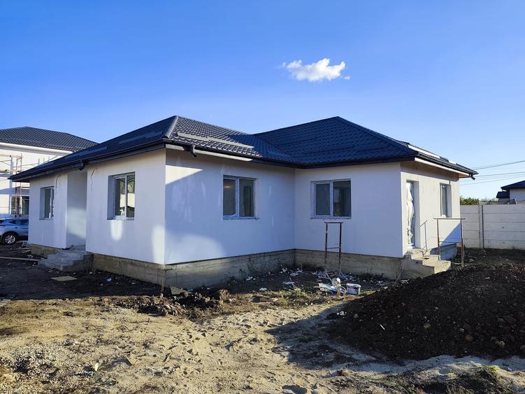 FARA COMISIOANE casa cu 4 camere 2 bai incalzire pardoseala curent 380v asfalt - 1