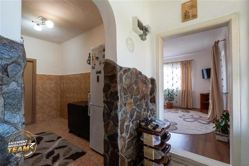 FILM! Pe 1.200mp teren+rezidenta cu gradina inflorata,aproape de Targu Secuiesc: - 9