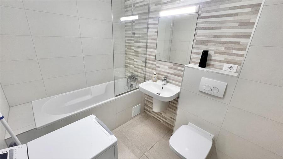 Apartament cu 2 camere decomandat în Tractorul