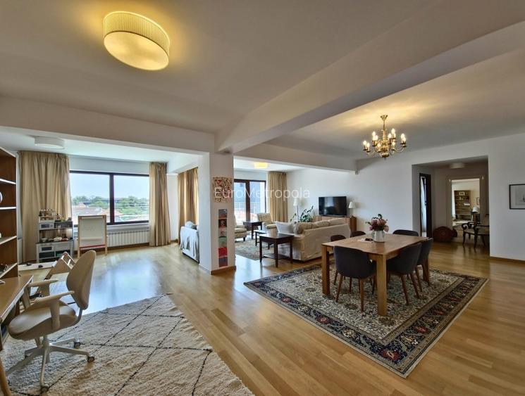 Apartament cu 5 camere în Kiseleff Apartament cu 5 camere în Kiseleff