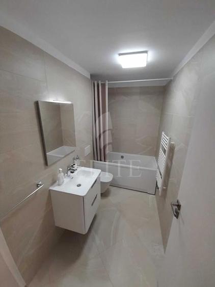 Apartament cu 3 camere semidecomandat în Bună Ziua