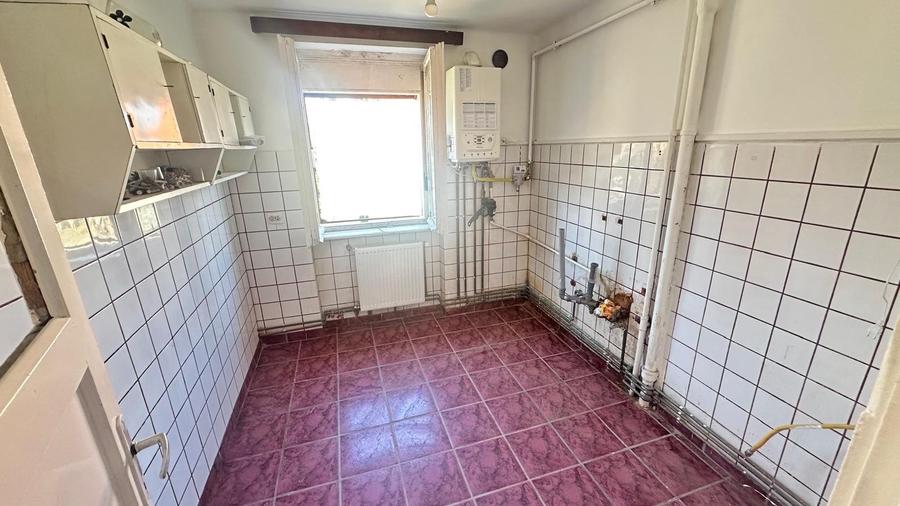 De vanzare 2 camere decomandat etaj 1 cu centrala Complex Studentesc - 4