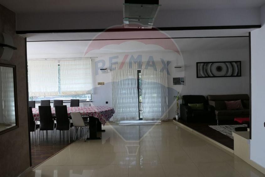 Vila cu 10 camere de vanzare in zona Centrala - 7