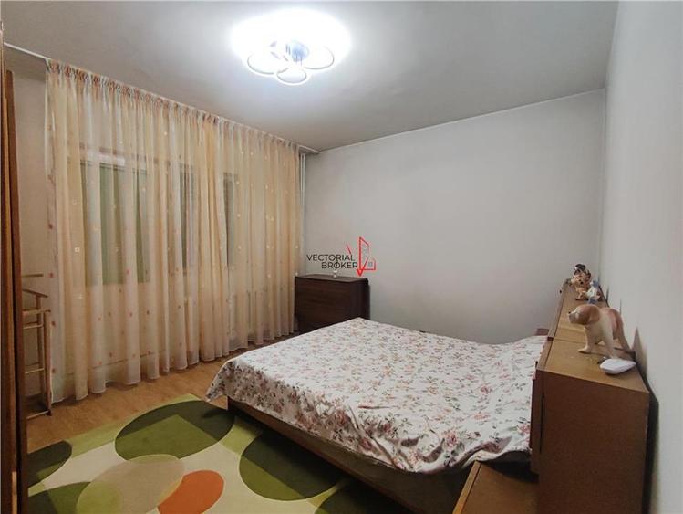 Decomandat, hol H, bloc 86, la 5 min de metrou OBOR - 9