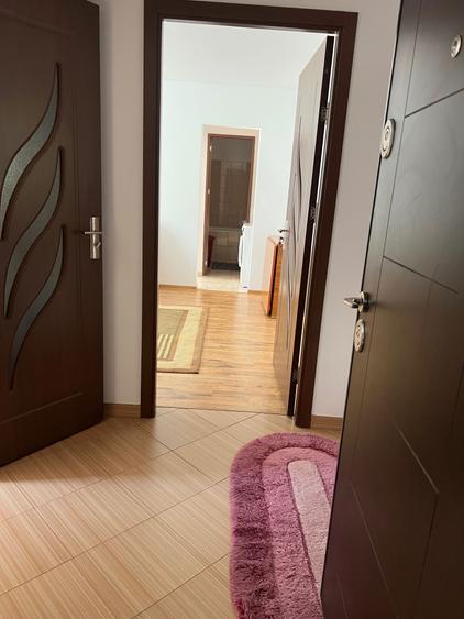 Inchiriez apartament semidecomandat str.Milcov - 1