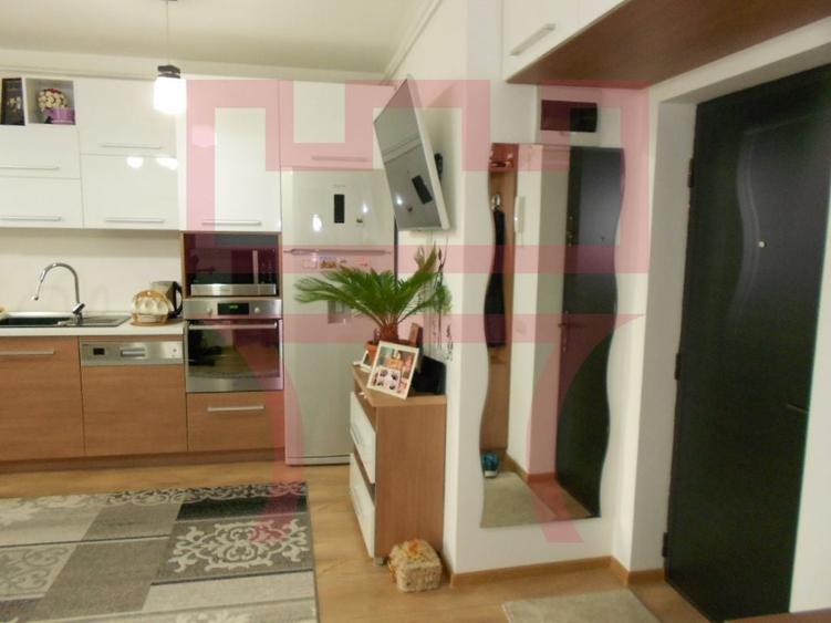 Apartament cu 2 camere semidecomandat, mobilat în Central — fotografia 3