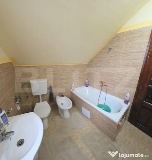 Casă cu 4 camere cu Teren 530 Mp în Central