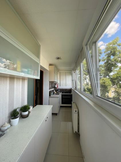 Apartament cu 3 camere decomandat, mobilat în Titan