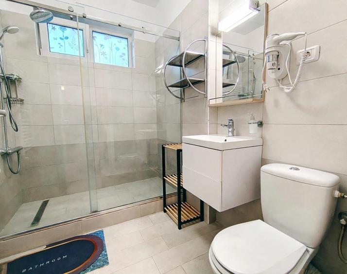 Apartament cu 2 camere decomandat, mobilat în Mamaia