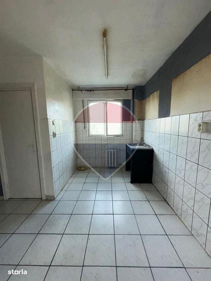 Apartament cu 3 camere decomandat în Rogerius