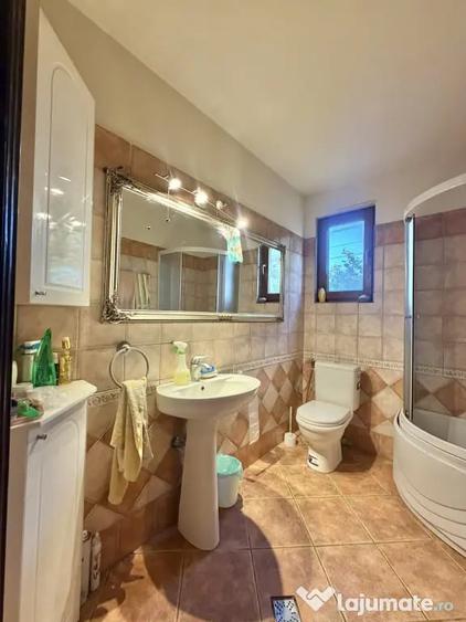 Casă cu 4 camere cu Teren 1050 Mp în Sânmihaiu Român